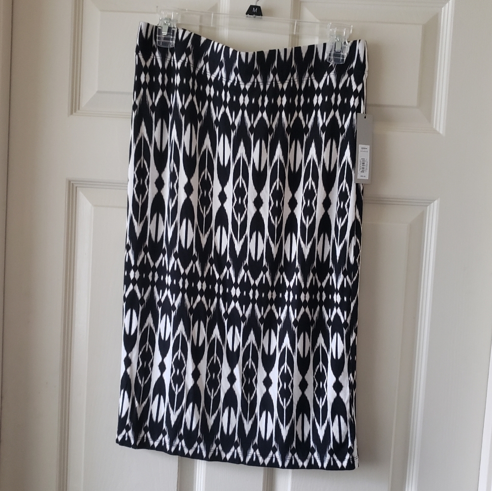 Apt 9 skirt.  Black and cream. Size M